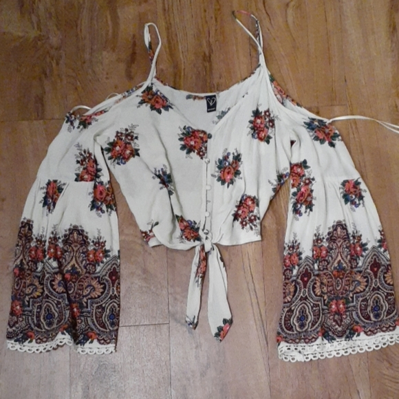 Free People Tops - Boho cold shoulder crop top